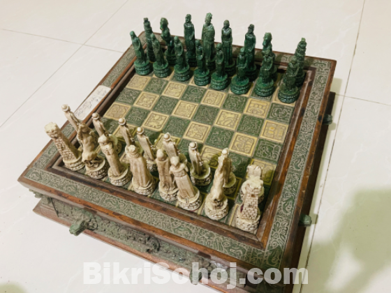 Amtique chess board